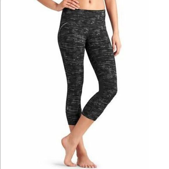 Athleta paint bucket relay Capri leggings in black . Size XS. - Picture 1 of 4